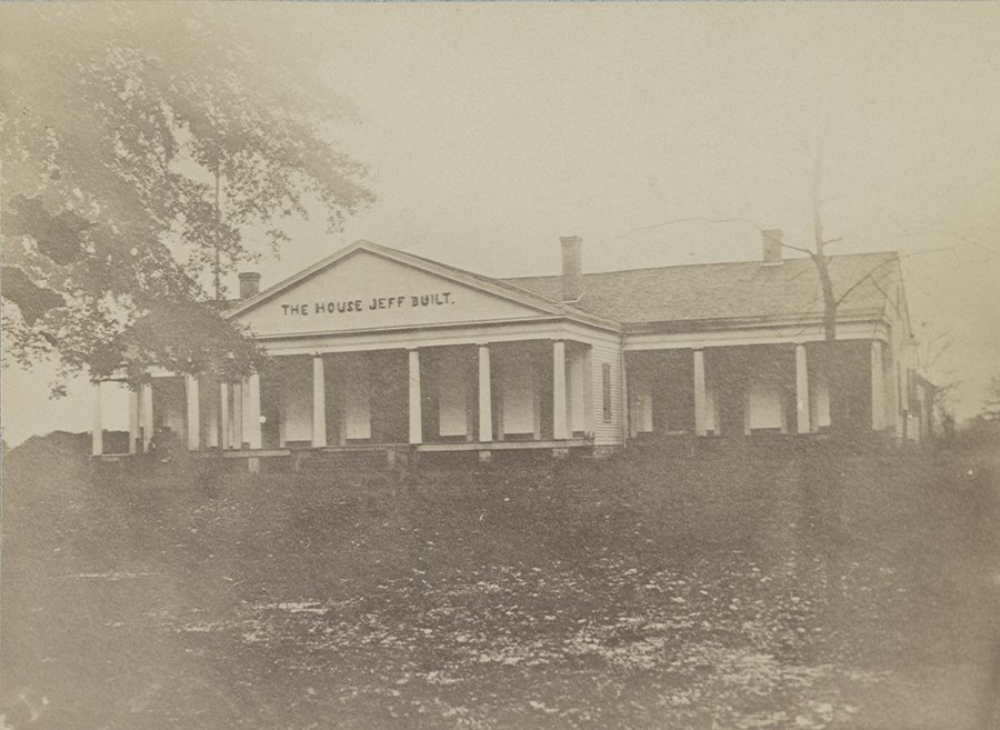 Brierwood, Jefferson Davis’ plantation home on Davis Bend, in 1862 during the Civil War. The Montgomery family lived here after purchasing it in 1866. Photo: George Holmes Bixby. Courtesy of the Library of Congress