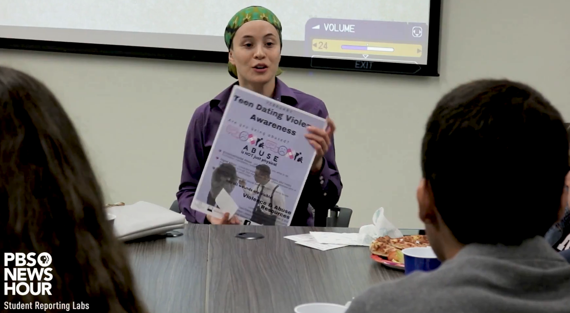 Discussing sex education and public health with students.