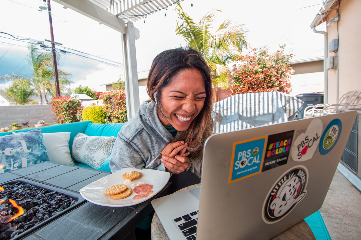 shelly talking with her little learners