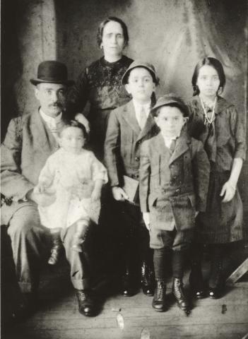 Tenement Museum: Working with Primary Sources, Lower Elementary